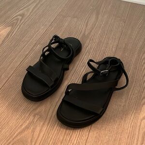 crown vintage Elina sandal size 6